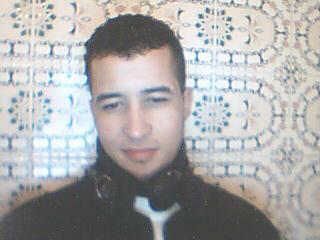 si j'�tais une guitare je viendrais tous les soirs, chanter dans le noir,ma chanson d'espoir qui me pouce de te voir.